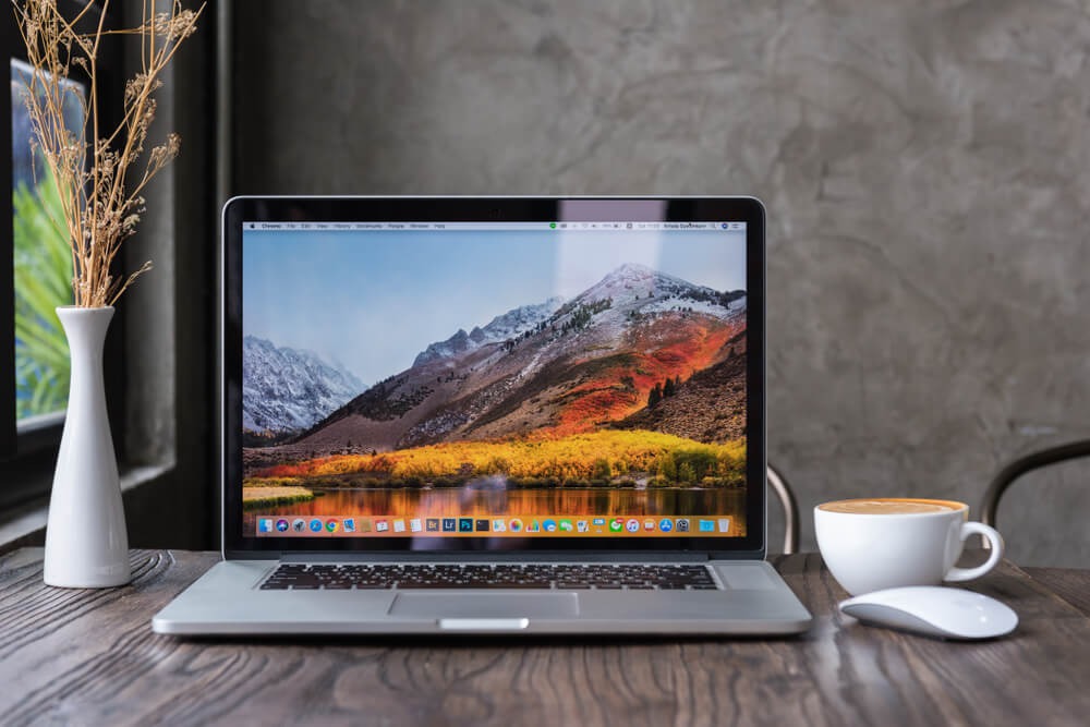 Wymiana matrycy w MacBooku: samemu czy w serwisie?